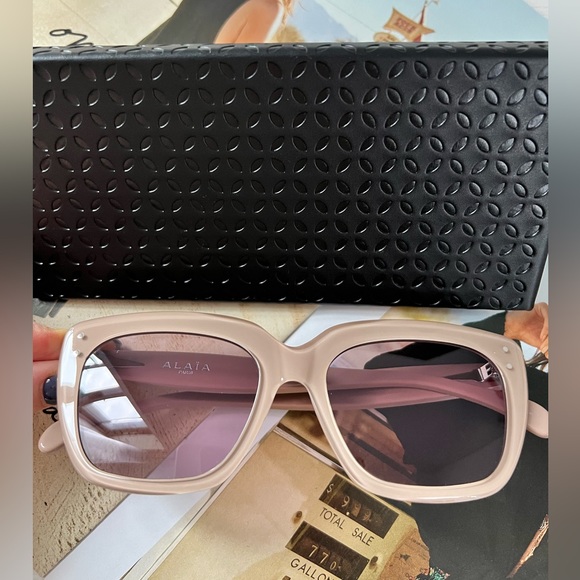 Alaïa women’s square beige sunglasses - Picture 5 of 8